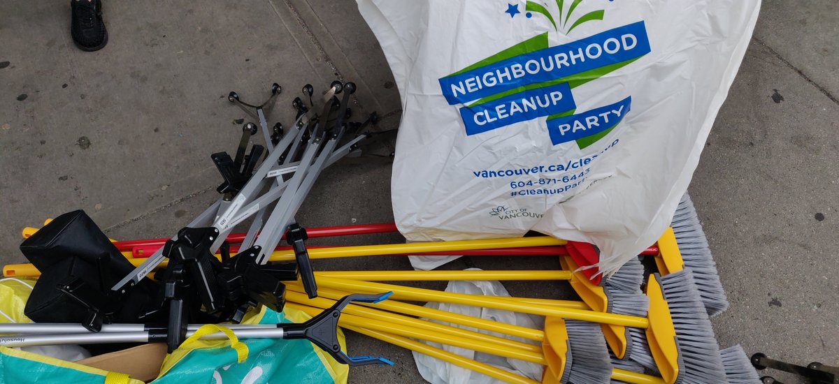 HKHouseOfficial's tweet photo. Many thanks to our 36 HK House volunteers yesterday who braved the rain to help clean up #CommercialDrive. We had fun keeping the neighbourhood clean and safe! #cleanupparty #EastVan https://t.co/P8zMODGsN9