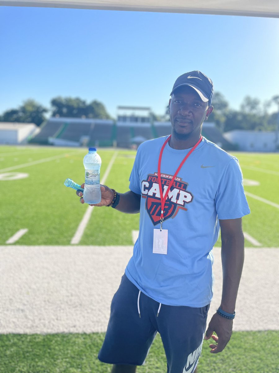 msmdistributor's tweet image. #MalcolmButler FootBall Camp Hydrated with the world best water @eleven86water &amp;amp; @eleven86msm 🥶🥶🥶🥶🥶🥶🙌🏾🙌🏾💙💙💧💧💧💧 #mississippi #explore #explorepage #blackownedandoperated