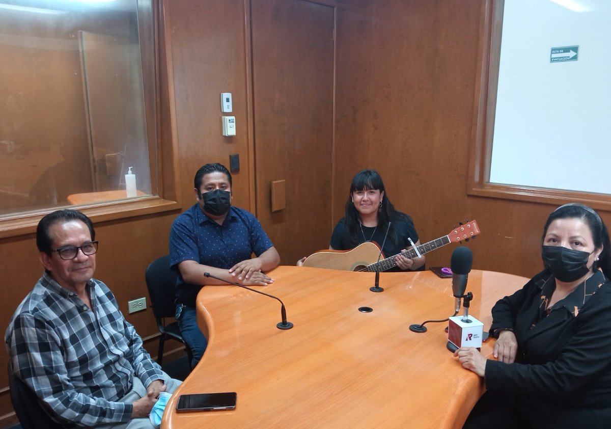 gmoncadad's tweet photo. 📌 Para hablar sobre "El talento juvenil", nos acompañan el Dr. Ezequiel Alfredo Rodríguez Amayo y el Mtro. Carlos Iván Mendoza Flores, director y subdirector de la Esc. Prep. Fed. "C.P. Gilberto Martínez", así como Angélica Sarahí Ortega, compositora y cantante.

#AlSurDePuebla https://t.co/uS9JghegMI