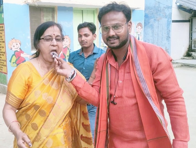 ErTejbahadur51's tweet photo. #CongratulationsMa🎂🙏
हमारी सदैव पथ प्रदर्शन करते रहने वाली माता तुल्य आदरणीया श्रीमती उर्मिला सिंह जी को सादर चरणस्पर्श सहित जन्मदिवस की हार्दिक बधाई एवं अनंत शुभकामनाएं!
श्री मां की कृपा आपके ऊपर सदैव बनी रहे!
🙏💐💐🎂🎂💐💐🙏🎉🎊🎊🎉
@singhantaryami @mihirsingh https://t.co/B3YM9s90NS