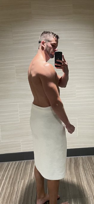 Out here working https://t.co/h064R8hWUp