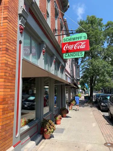 VisitIndiana's tweet photo. Sweet! 

This Southern Indiana Candy Shop Has Been a Favorite for 100+ Years 🍬 

𝐑𝐄𝐀𝐃 𝐌𝐎𝐑𝐄: https://t.co/M0yaX49Bxh 

#visitindiana @GoSoIN #INIndiana https://t.co/TyLLveOKPU