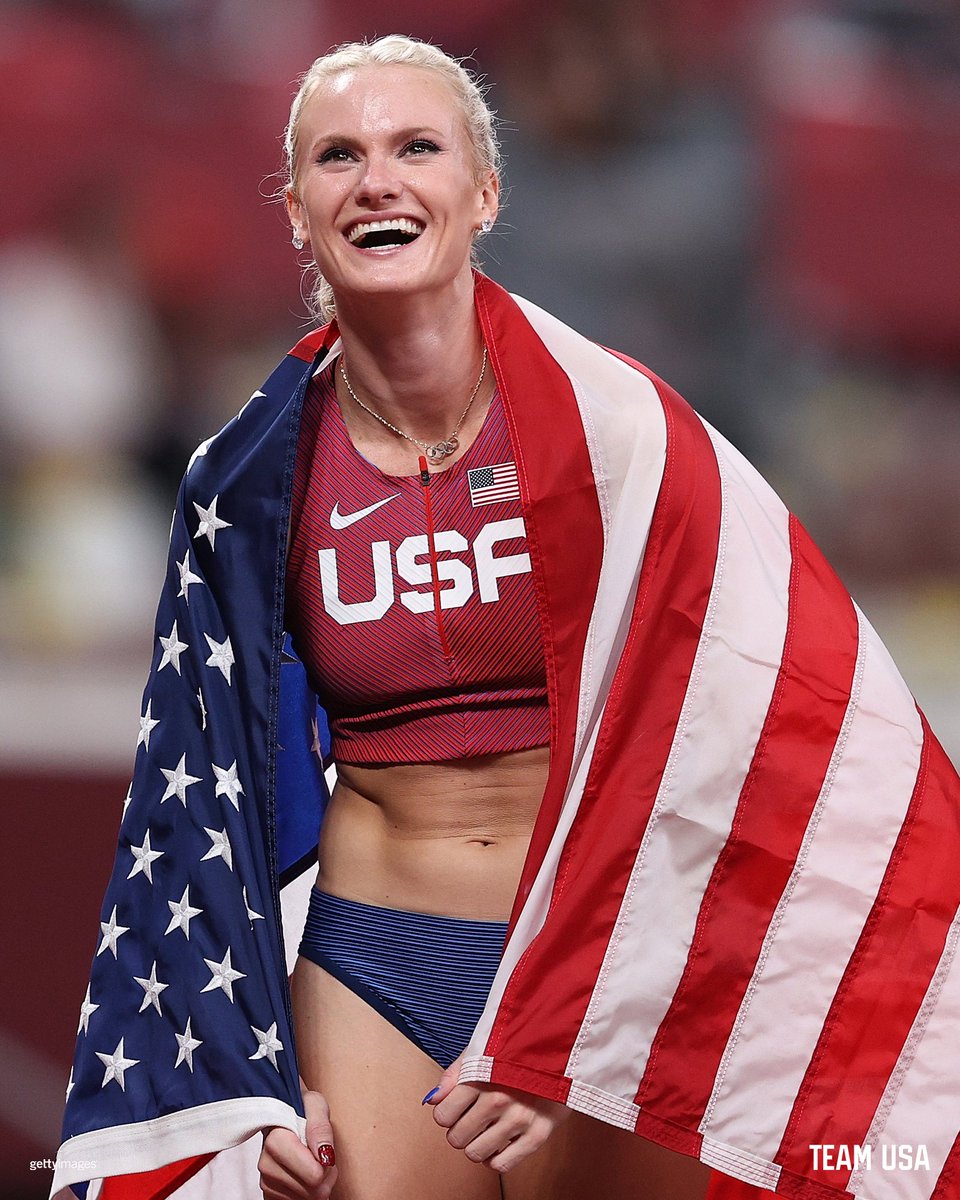 TeamUSA's tweet photo. Olympic champ ➡️ World champ 🥇

@ktnago13 x #WCHOregon22 https://t.co/BgCeSgZvV8