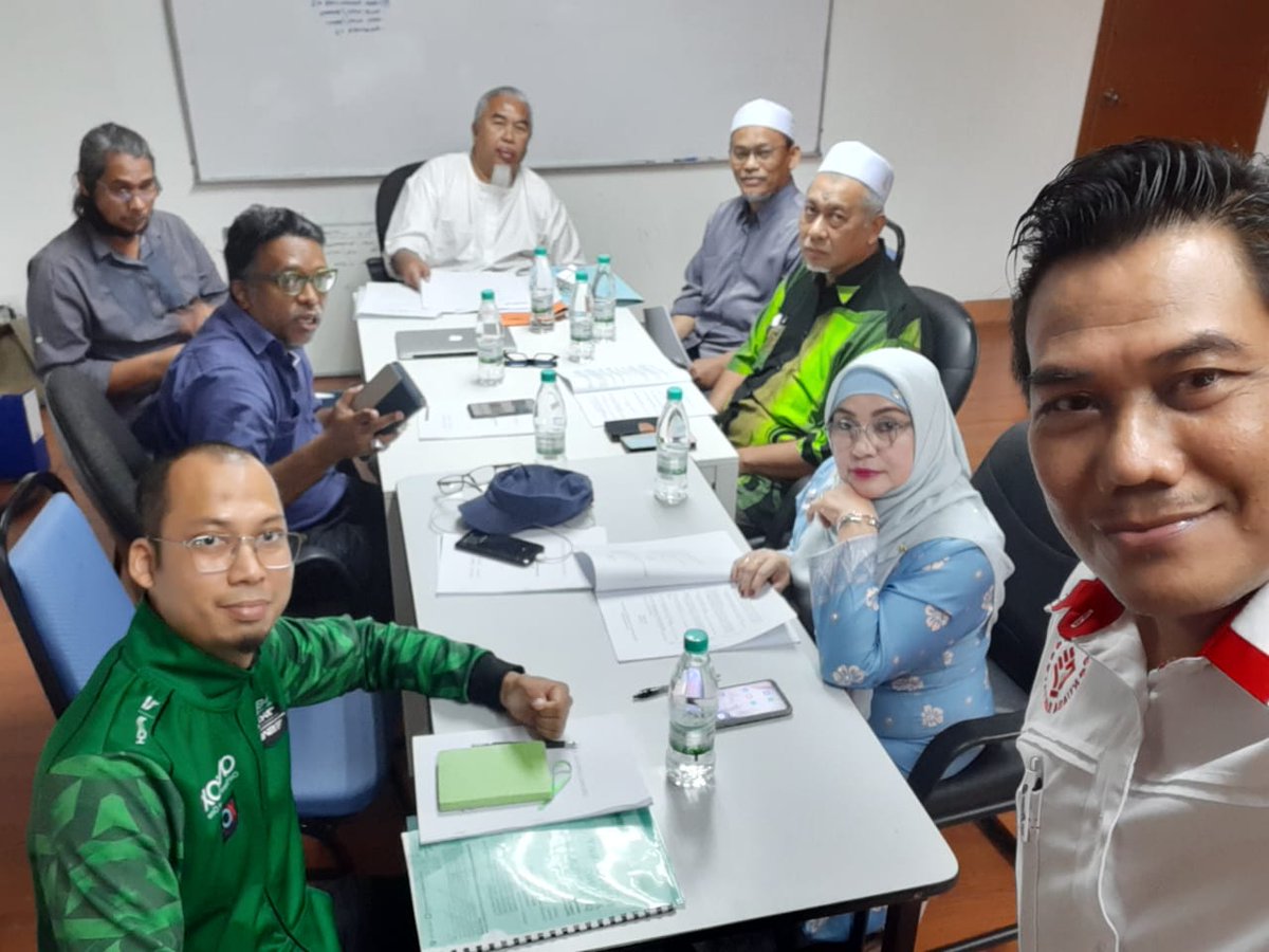 halalekonomiTV's tweet photo. Ramai alert ttg food security insufficient, kami di pula usaha bawa isu halal food security, yg mana ekosistem industri halal masih berlubang2, ada unlinked resources dan sub-sektor yg memberi banyak peluang kpd usahawan. Jika berminat, meh join kami #halal #foodsecurity https://t.co/TPfxMq7hfI