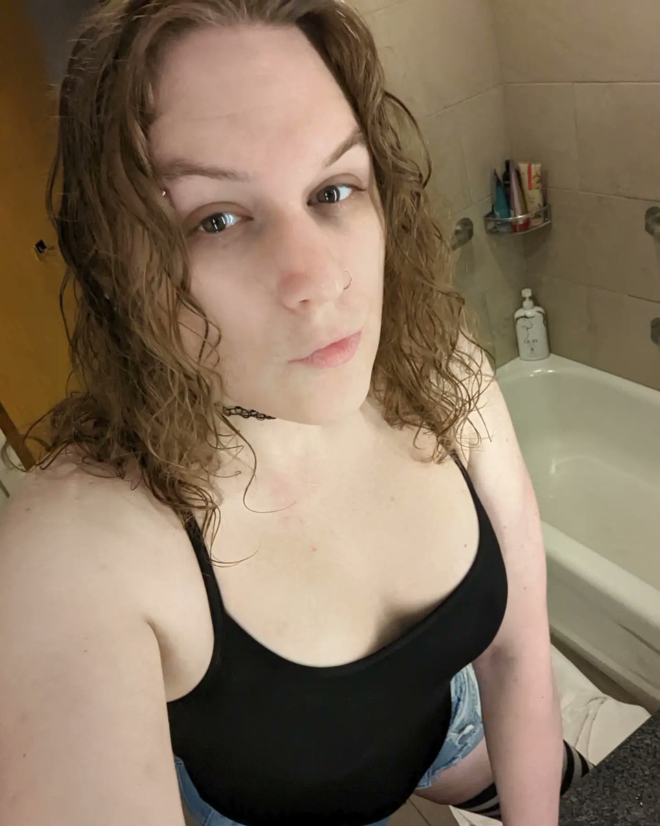 xLocklynn's tweet image. For those that missed my post on other socials, I just wanted you all to know that I love you all very much, I appreciate each and every one of you, I feel way less alone with you in my lives 🖤🏳️‍⚧️💋 ilyvm

#nomakeup #nofliter #transempowerment #transrights #TransIsBeautiful #tlm