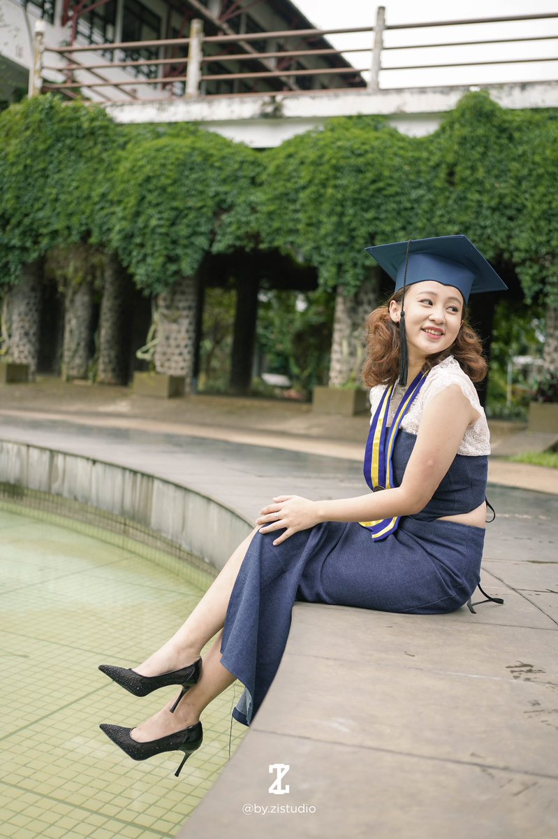 z_millah's tweet photo. GRADUATION PHOTOSHOOT

Siapa tau ada yang lagi cari jasa foto wisuda daerah Bandung. Zi Studio lagi buka slot nih, terutama untuk mahasiswa ITB.

Selain foto wisuda, ada juga wedding, produk, bahkan video profile.

Informasi dan reservasi bisa DM instagram @by.zistudio https://t.co/jh8KrAyKLi