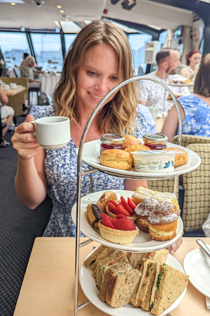 *NEW* Such a lovely experience if you're spending the summer in London! Find out all about my afternoon tea river cruise on the Thames: wanderlustchloe.com/london-afterno…  🇬🇧😍 <a href="/ViatorTravel/">Viator</a> AD #London