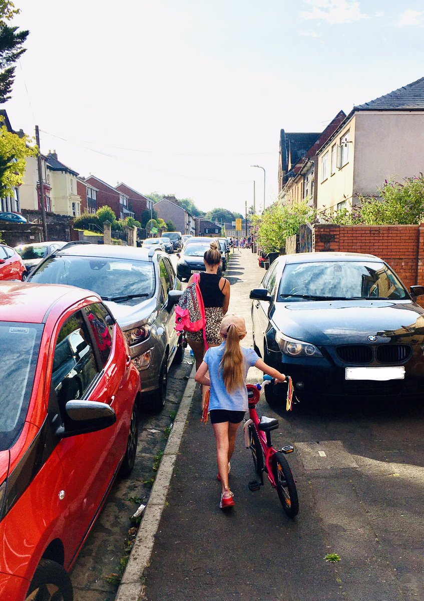 Why is it that when space runs out on the ROAD people think it is acceptable to park their car on the PAVEMENT??? The journey to school shouldn’t be this difficult… 🚘🤬🚫🚲🚶🏼‍♀️🛴👩🏼‍🦯👨‍🦽 #BanPavementParking #SpaceForPeople