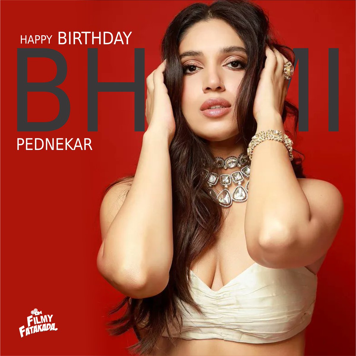 fatakada's tweet photo. Happiest birthday to you 
@bhumipednekar 
 🎂 
Bhumi Pednekar's style is always on point. The actor not only experiments with trends but also makes sure to make heads turn whenever she steps out. 
#HappyBirthdayBhumiPednekar #bhumipednekar #HBDbhumipednekar #fimlyfatakada #filmy https://t.co/84Lz8jyVBB