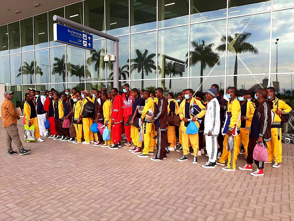SufiQasim's tweet photo. 60 Ethiopian #Migrants along the #SouthernRoute stranded in #Tanzania are #voluntarilyreturned by: #EthiopianEmbassy, #IOM, #DepartmentsofImmigration & #Prisons to #Ethiopia thanks to finanancial support from the Government of #Sweden, today, 18Jul22. https://t.co/gqQWyBVAOh