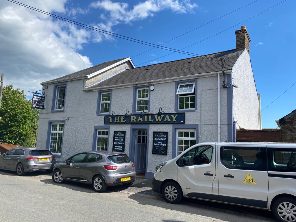 FOR SALE:

The Railway, Station Road, Llangynwyd, CF34 9TF

£325,000 

Please call us for more info on 01656 644288

#PubForSale #property #southwales #Llangynwyd #pub
