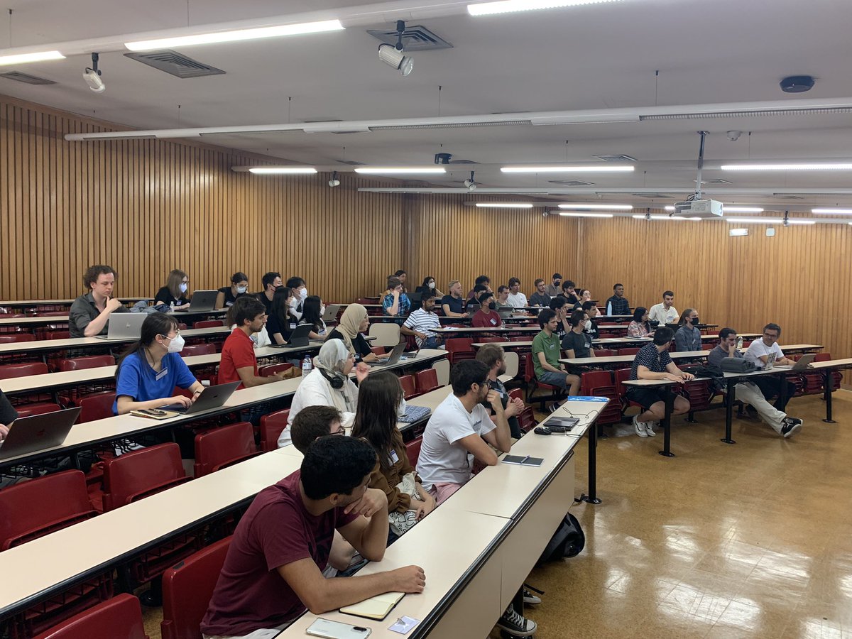 frrncl's tweet photo. #essir2022 students discussing with @NorbertFuhr a fundamental definition: “what is information retrieval?” https://t.co/fIwDPwaF9b