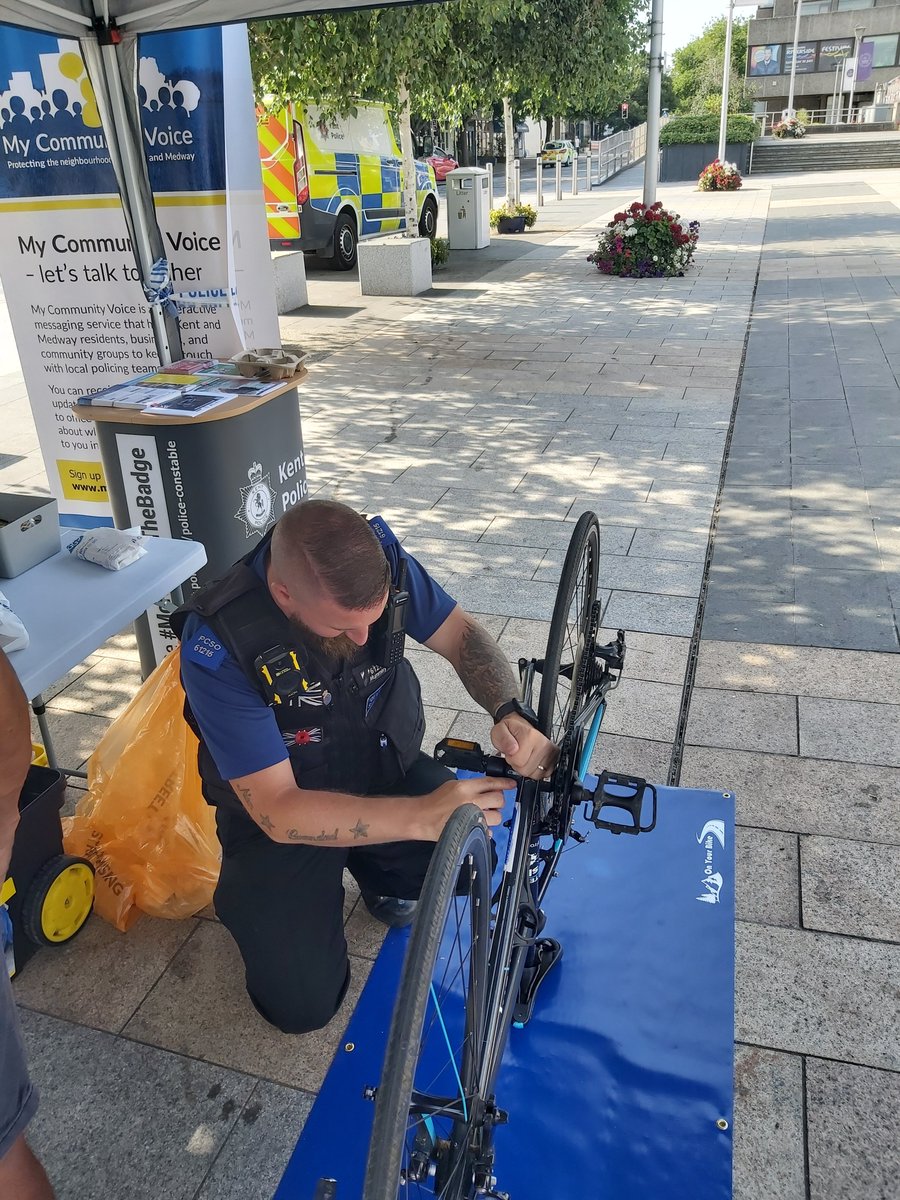 KentPoliceGrav's tweet photo. Local Gravsend PCSO'S Bike marking today outside the Civic Centre. Pop down to get your bike Marked.
If you miss us today, we will return at the same location at 2PM on 19/07/2022 #Gravesham #CSU #BicycleSecurity https://t.co/MHqLVLFLbO