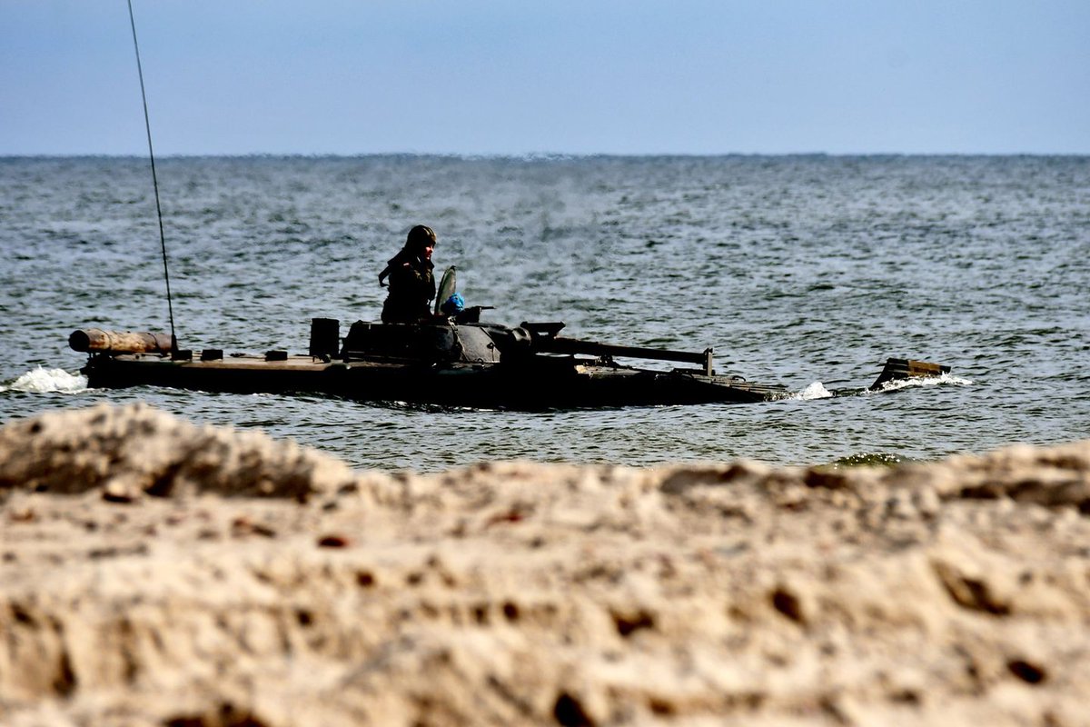 WCR_Slupsk's tweet image. 🇵🇱🤜🤛🇵🇱 A może wypad nad morze... 😎
7 Brygada Obrony Wybrzeża im gen. bryg. Stanisława Grzmota - Skotnickiego jako jedyna taka Brygada ma takie możliwości... 😉✊🇵🇱
#szkolenie #7BOW #Dwunastka #WojskoPolskie #KtoJakNieMy  
📸:1Lbz/7BOW