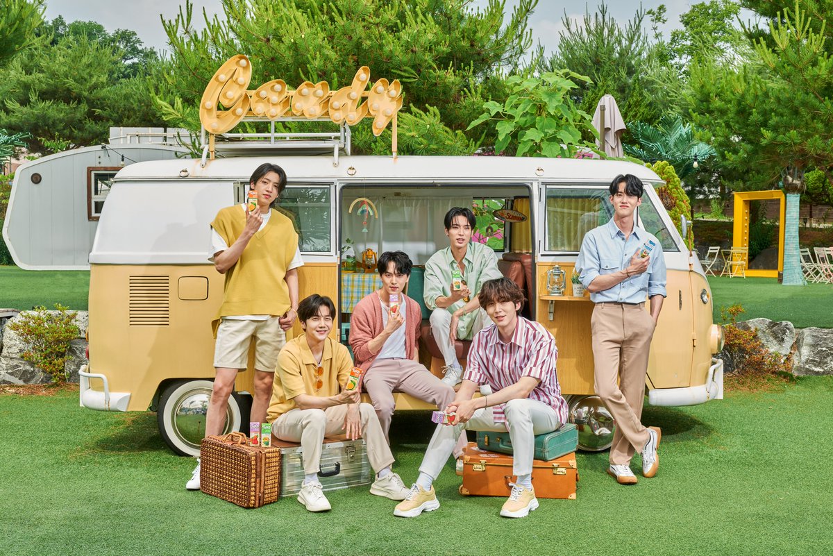 thektipcokorea's tweet photo. 팁코 X 펜타곤

팁코주스와 #펜타곤, 이 조합 평생 지켜..⭐

단체컷을 보고 어떤 팁코주스를 마실지 고민된다면,
#쇼군오렌지, #브로콜리, #코코넛워터, #ABC주스
를 드시는걸 추천해요🧚‍♀️
(다 맛있으니까요❤️)

상큼폭발 펜타곤처럼 상큼 터지는 하루, 
팁코주스와 함께해요-! https://t.co/QWMvW7yaJi