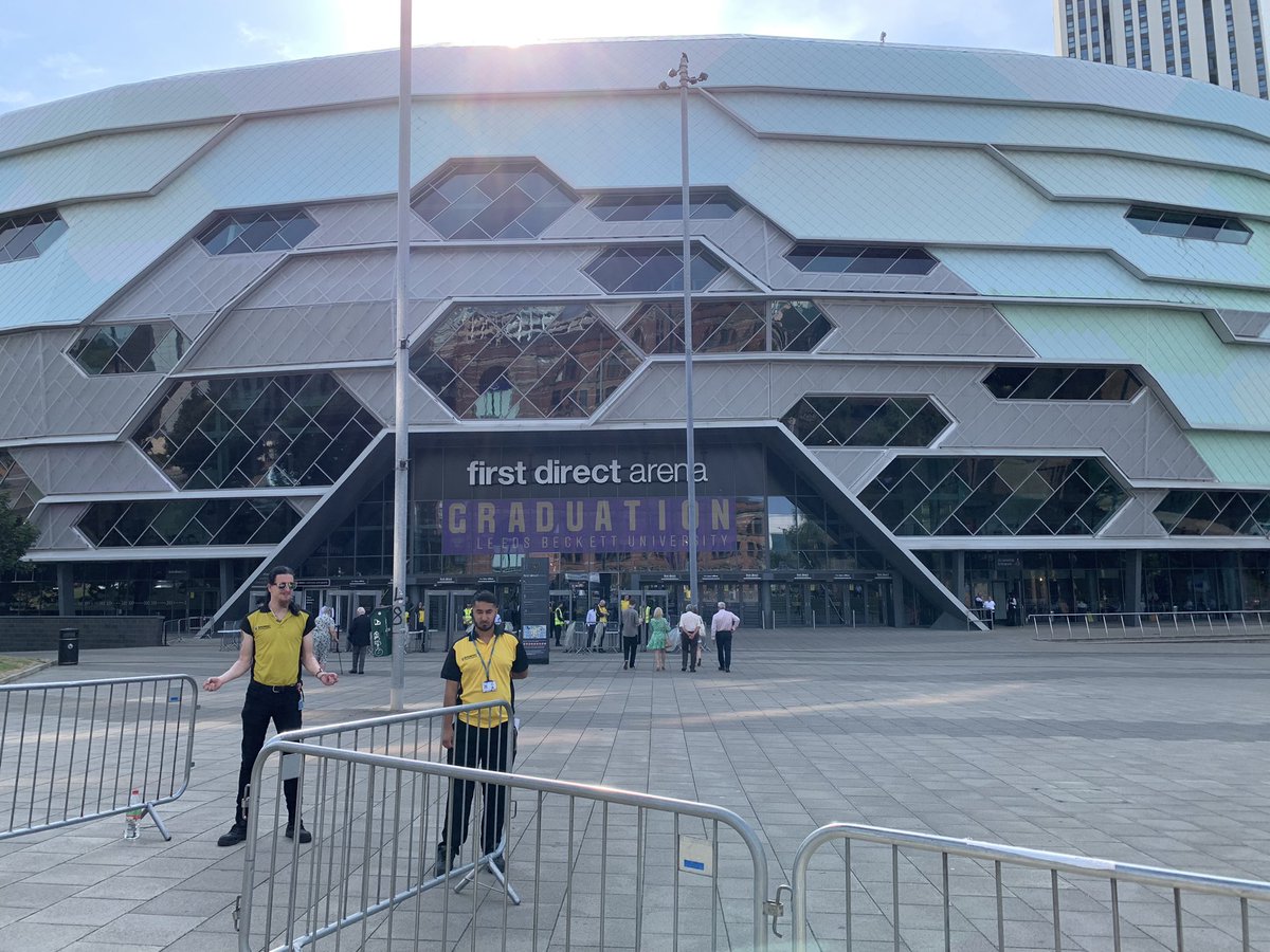 KimLeeOwn's tweet image. So proud… #LeedsBeckettGrads