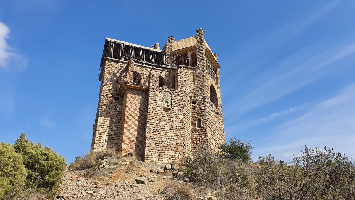 aperez_85's tweet photo. El #incendio de la Sierra de #Mijas ya está estabilizado, pero viendo esta foto... se ha quemado toda la Sierra.

En mi foto de perfil estoy yo en lo alto de ese mismo castillo, ahora en llamas.

¿Qué paisaje se nos quedará tras esta desgracia? Estas vistas ya no existen. https://t.co/mWsp8xlhD9