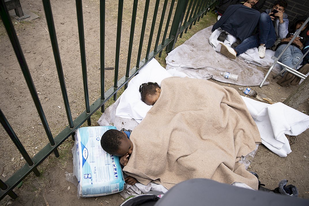 Ik lees al twee maanden over de asielcrisis in Ter Apel, maar ik had absoluut geen goed beeld van de chaos tot ik deze foto's zag.

Fotograaf: Harry Cock // <a href="/volkskrant/">de Volkskrant</a> // volkskrant.nl/kijkverder/v/2…