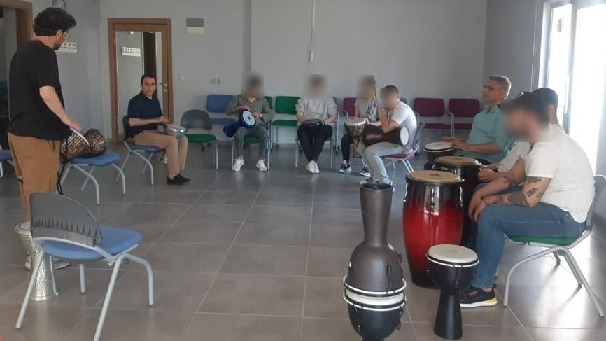 Bursa Denetimli Serbestlik Müdürlüğünce müziğe ilgisi ve müzik yeteneği olan, "Denetimli Serbestlik Gençlik Programı(DENGE)" kapsamındaki gençlere ritim, şan ve çeşitli çalgı aleti çalma konularında müzik eğitimleri verildi.
