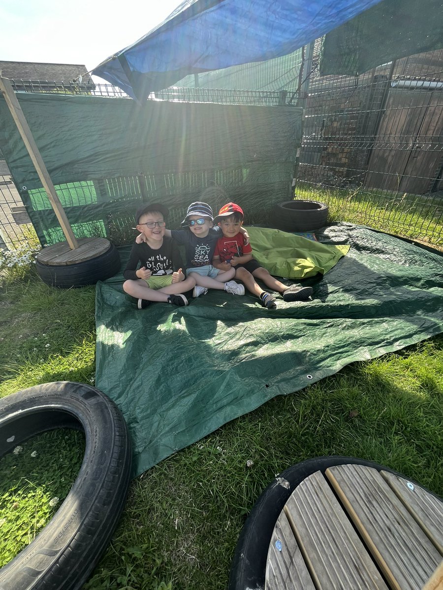 Morning everyone from the Murrayfield garden. A gentle reminder to stay safe in the sun. Throughout the day have periods in a shaded area and take breaks indoors.Please remember and apply suncream before your child comes to nursery and make sure we have a spare bottle to reapply