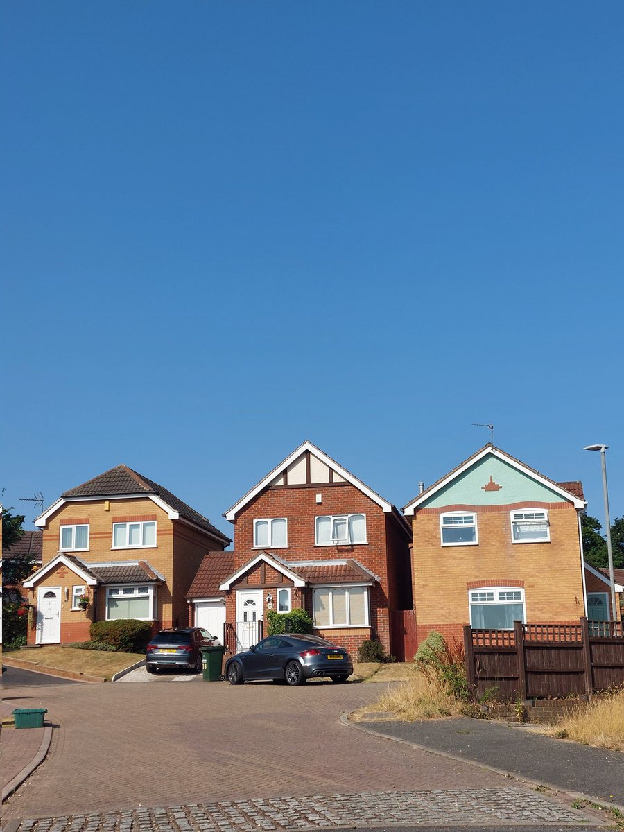 Carrying out tenancy starter visits today @pa_housing temperature is already 26°c so making sure to keep hydrated 👍😁🥛🥛🥛#teampurple