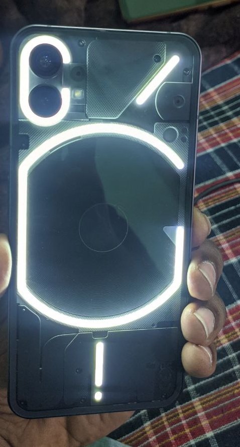 KldvP's tweet photo. @buildingnothing hello I got nothing phone 1 yesterday, and seeing this greenish color all around glyph interface is this an issue ? or normal ? https://t.co/Ys4bssQ6Pe