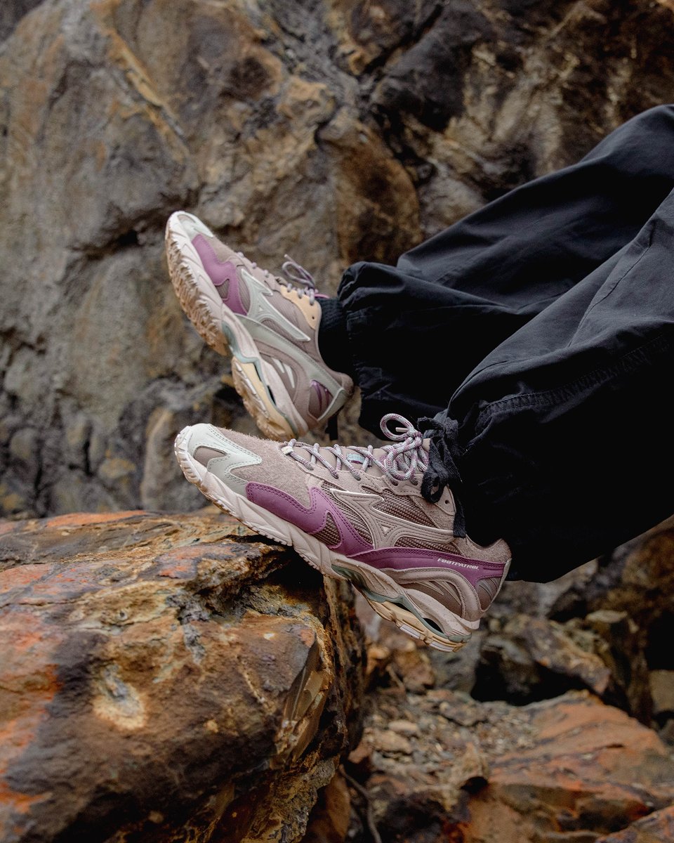 Footpatrol_ldn's tweet photo. Continuing our 20th anniversary celebrations this year we have joined creative forces with Mizuno to reinvent their iconic Wave Rider 10 silhouette. Read more here https://t.co/weI0uA8mrD
#Footpatrol #TEAMFP #Mizuno #Mizuno WaveRider10Rust #FPSelects https://t.co/XAuFficS6Q