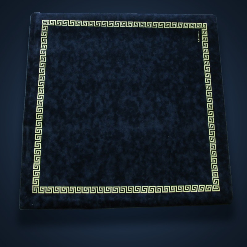 Pour de longues parties de cartes, pensez à un bon tapis ...  😎🃏 !⁠
voir nos tapis ☛ qualijeux.com/44-tapis-stock…
.⁠⠀⁠
#qualijeux #cartes #jeudesociete #jeudesociété⁠
#belote #belot 
#tapisdecarte⠀⁠
#tapisdecartes⁠ 
#jeux⁠