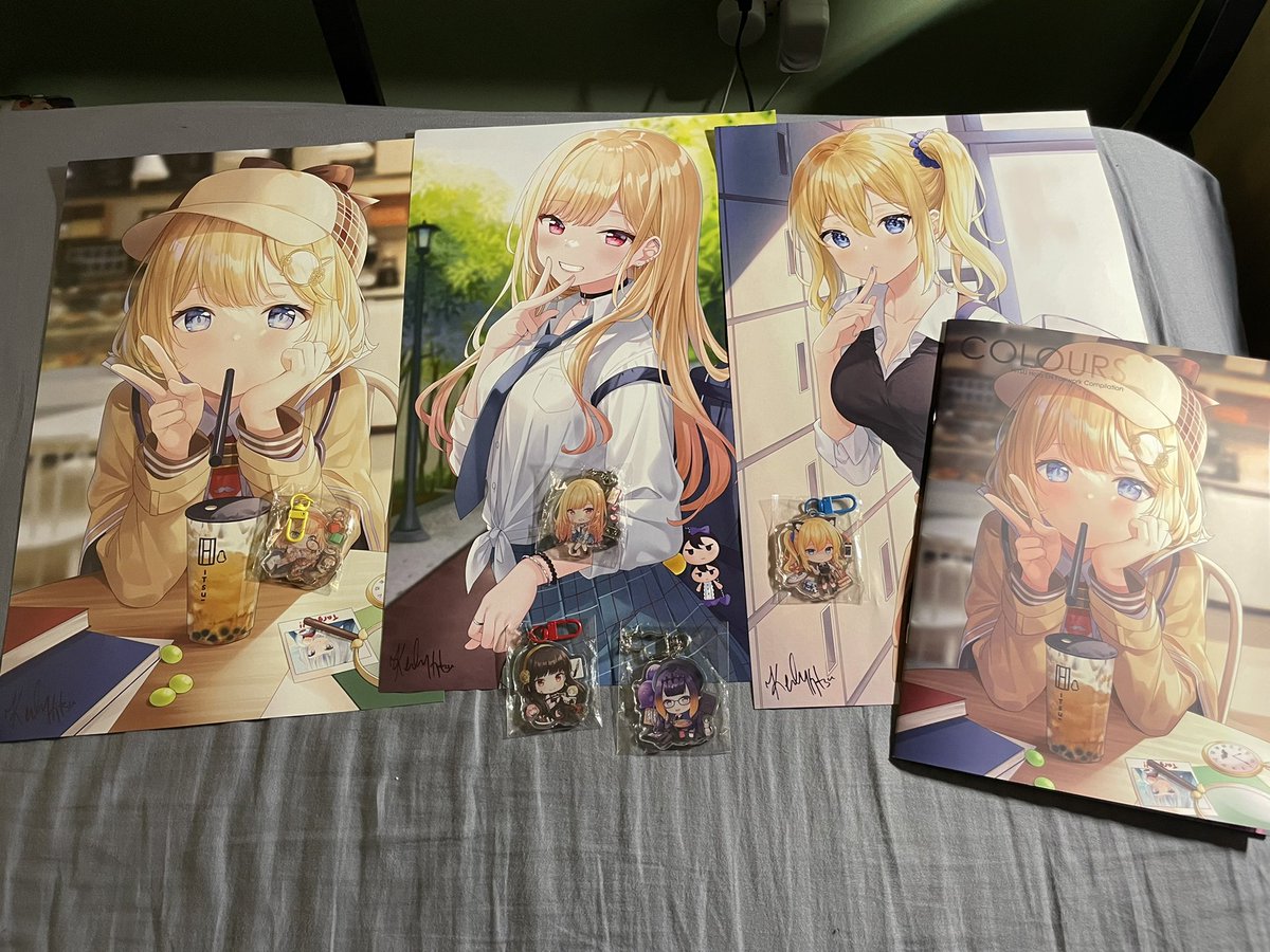 _teddydore's tweet photo. also suuuuper super happy i got to meet @hitsukuya and pick up a signed holomyth book :) i was worried that going on sunday there wouldn’t be more left 🥳 i absolutely love ur art @hitsukuya it took me so much courage to come up to u i almost cried in awe hehe 😝 https://t.co/oBwQK52RtW