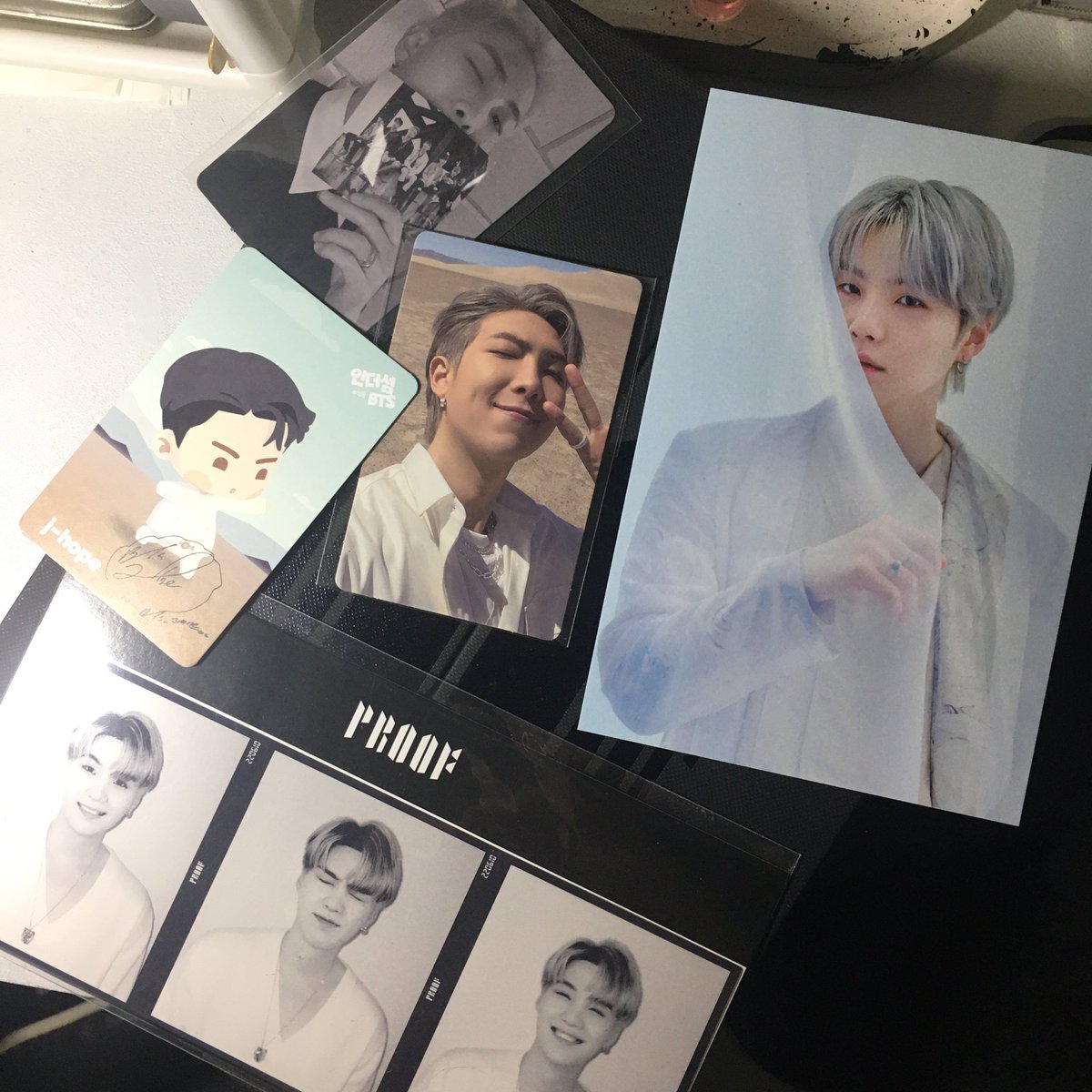 tsundere_syub's tweet photo. 🗯|| #yooniesellshappymail
— as always thank you for bringing them home personally bestie 🥹 see u again next year? charot. and also thank you so much for the gift ! luv u always 🫶🏼 #OT7proofs https://t.co/DQcNl4pd2u