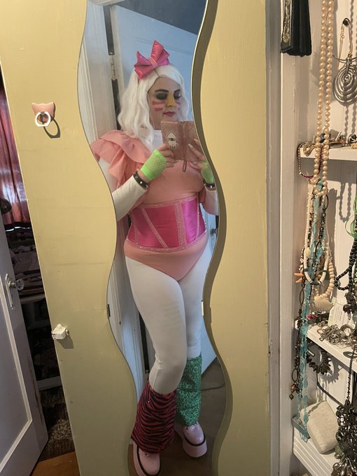 Jack Rozsa - I was #glamrockchica at MetroCon today!! #fnaf #fnafsb https://t.co/XfyhOWKBuR
