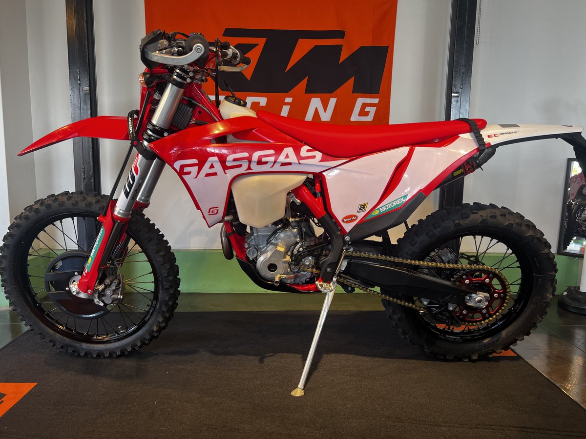 GunBike_fuji's tweet photo. EC350F 中古車入荷しました🙌
ワンオーナー、カスタム済み!!
↓詳しくはコチラ↓
https://t.co/5upTUte2JK
#ktm #ktmfuji #ktm富士 #gunbike #gasgas #ec350f https://t.co/wUa3xAmNQZ