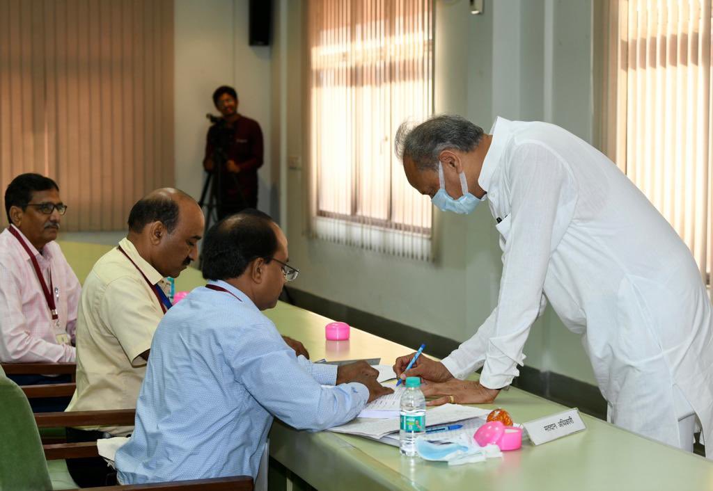 ashokgehlot51's tweet photo. Cast my vote for the election of the President of India at Vidhan Sabha… https://t.co/1ew6yyttzY