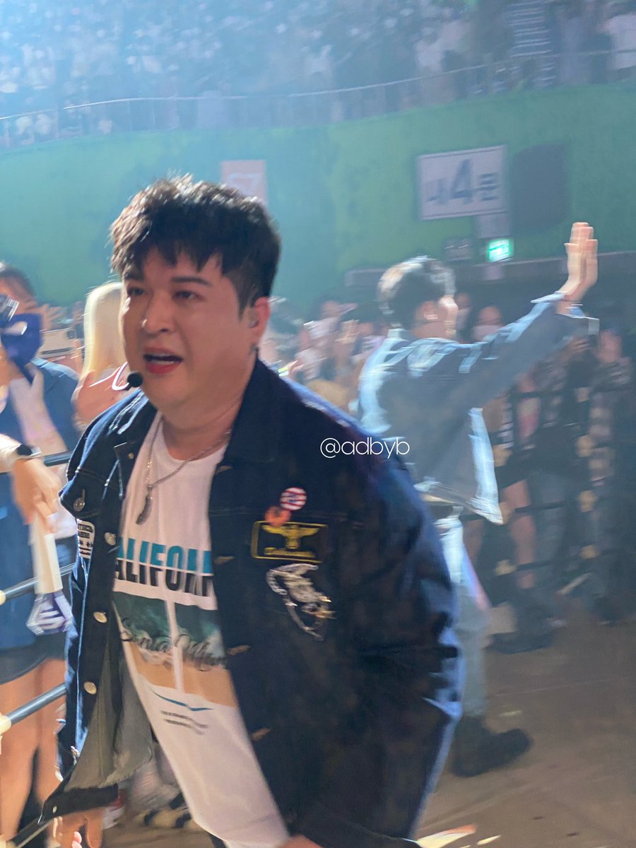수전증이 있는게 확실함!!

#슈퍼쇼9 #SS9inSeoulDay2  #SUPERJUNIOR 
#LEETEUK #YESUNG #SHINDONG #EUNHYUK #DONGHAE #SIWON 
#RYEOWOOK #KYUHYUN