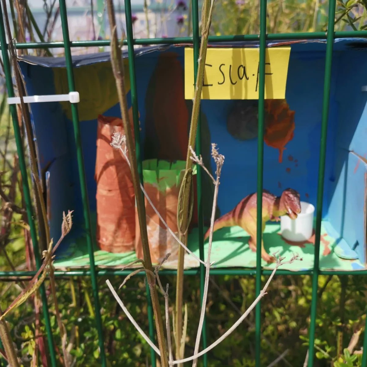 Grangetown Art Trail Helfa Gelf (@artgrangetown) on Twitter photo Wow these dioramas on the gates of <a href="/YsgolHamadryad/">Ysgol Hamadryad 🏴</a> are amazing!! <a href="/Museum_Cardiff/">Amgueddfa Caerdydd</a> Wow these dioramas on the gates of <a href="/YsgolHamadryad/">Ysgol Hamadryad 🏴</a> are amazing!! <a href="/Museum_Cardiff/">Amgueddfa Caerdydd</a>