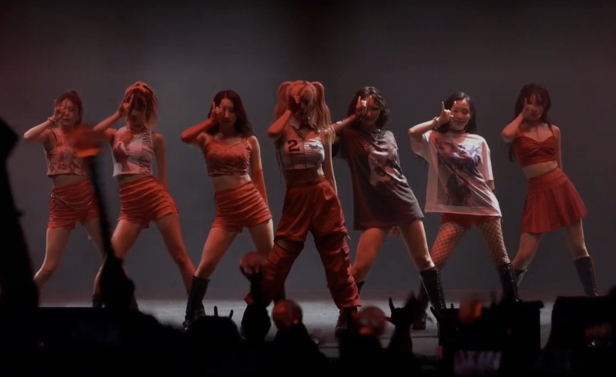 insomnicsy's tweet photo. 🔥 The show was absolutely ON FIRE 🔥

#DreamcatcherinLA #Dreamcatcher #드림캐쳐 https://t.co/E3NxGRnUSA
