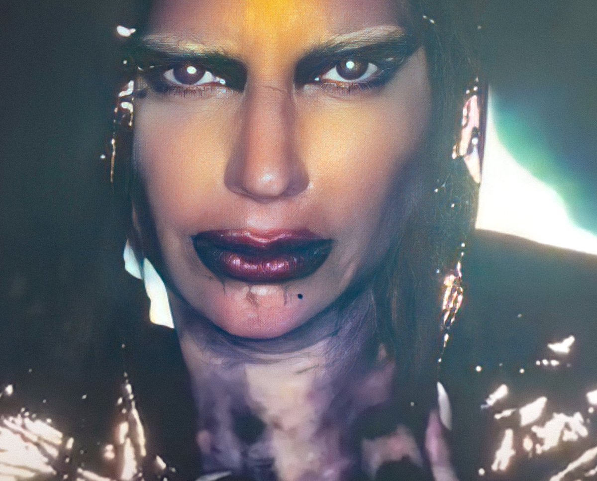 GagaAGoGo_'s tweet photo. .@ladygaga revela que “Chromatica” nunca fue sobre colores y por eso el tour es obscuro, porque en realidad los colores son el trazo que ella imagina para soportar su verdadero significado: el dolor.

Lee el texto para que puedas entender el concepto del #ChromaticaBall. https://t.co/PonKM8pKci