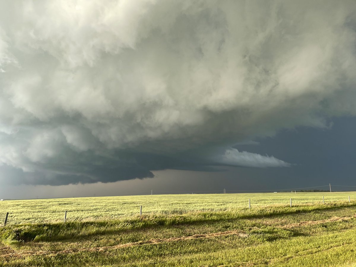 EdwardKlochan's tweet photo. Tornado warning was beautiful today https://t.co/ayoMvoWn6v