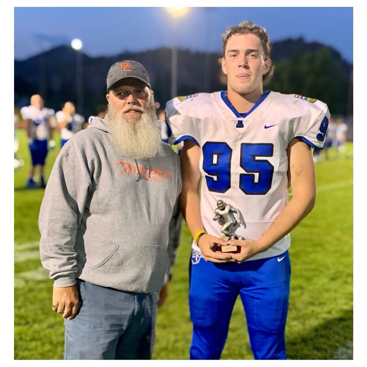 Team Alberta’s DL Aaron Parker (#95) is the recipient of the DEFENSIVE PLAYER OF THE GAME on Sunday, July 17. Congratulations!
🏈🏈
#football #footballalberta #U18 #teamalberta2022 #footballcanadacup