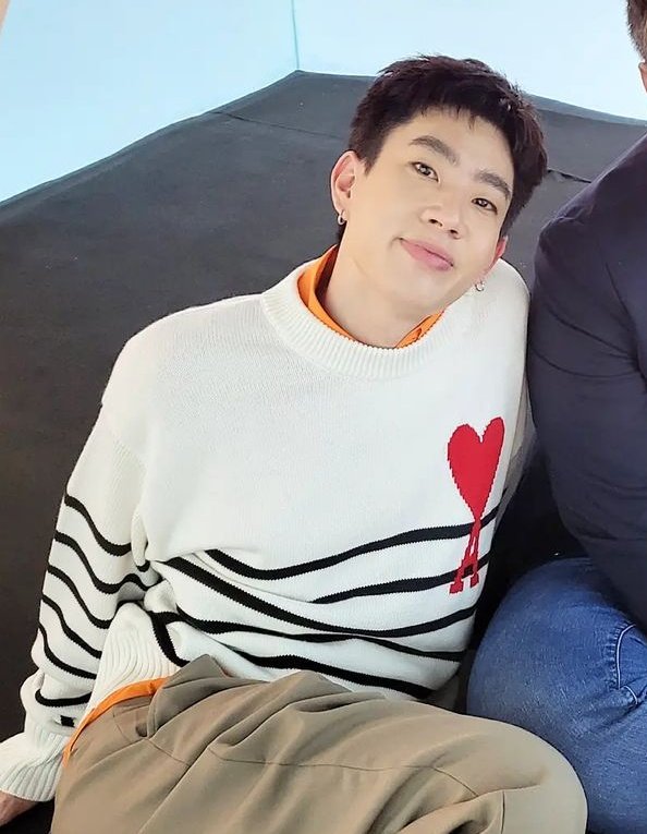 JumpolAesthetic's tweet photo. Cuttee 🥰🤏
#OffJumpolxSCAsset
#ออฟจุมพล #offjumpol https://t.co/hbuH6hqmnP