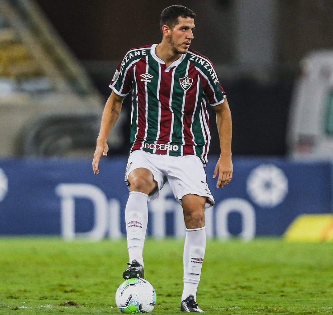 TFF_Transfer's tweet photo. 💥💥💥💥

Fenerbahçe, Fluminense'nin 24 yaşındaki stoper oyuncusu Nino ile anlaştı. https://t.co/iuUfN2LFc6