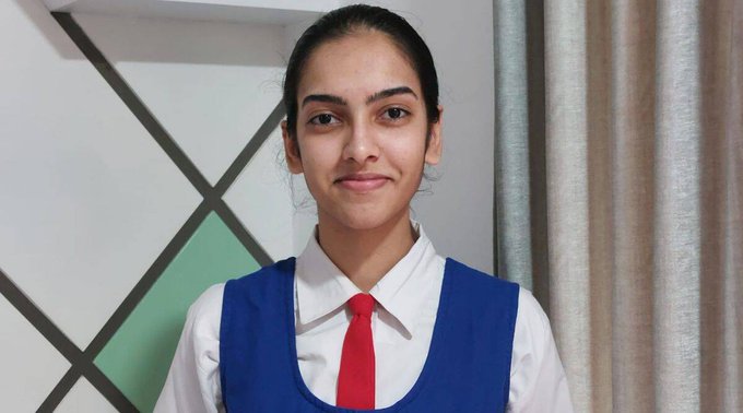 PoonamBaniwal's tweet photo. Hargun Kaur Matharu from St. Mary's School in Pune is the #ICSE topper. Congrats on your very special achievement. 

 #icseresult2022 #hargunkaur #neet #iitjee #education https://t.co/WSyCZv70ij