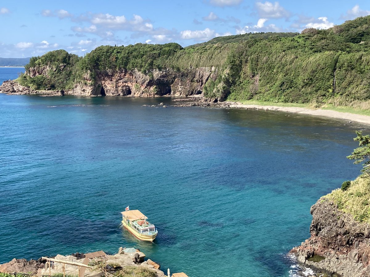 notodesk's tweet photo. #海の日 
#能登半島 に来たらぜひ見て欲しい海🏖🐠☀️

観光客の方にもいつも言うんですが見慣れる海はない‼️
どこの海も違う顔をしていて…なので可能であればお車で海沿いをぐるっと1周して欲しいのです‼️ https://t.co/1Bo6AMYDm9