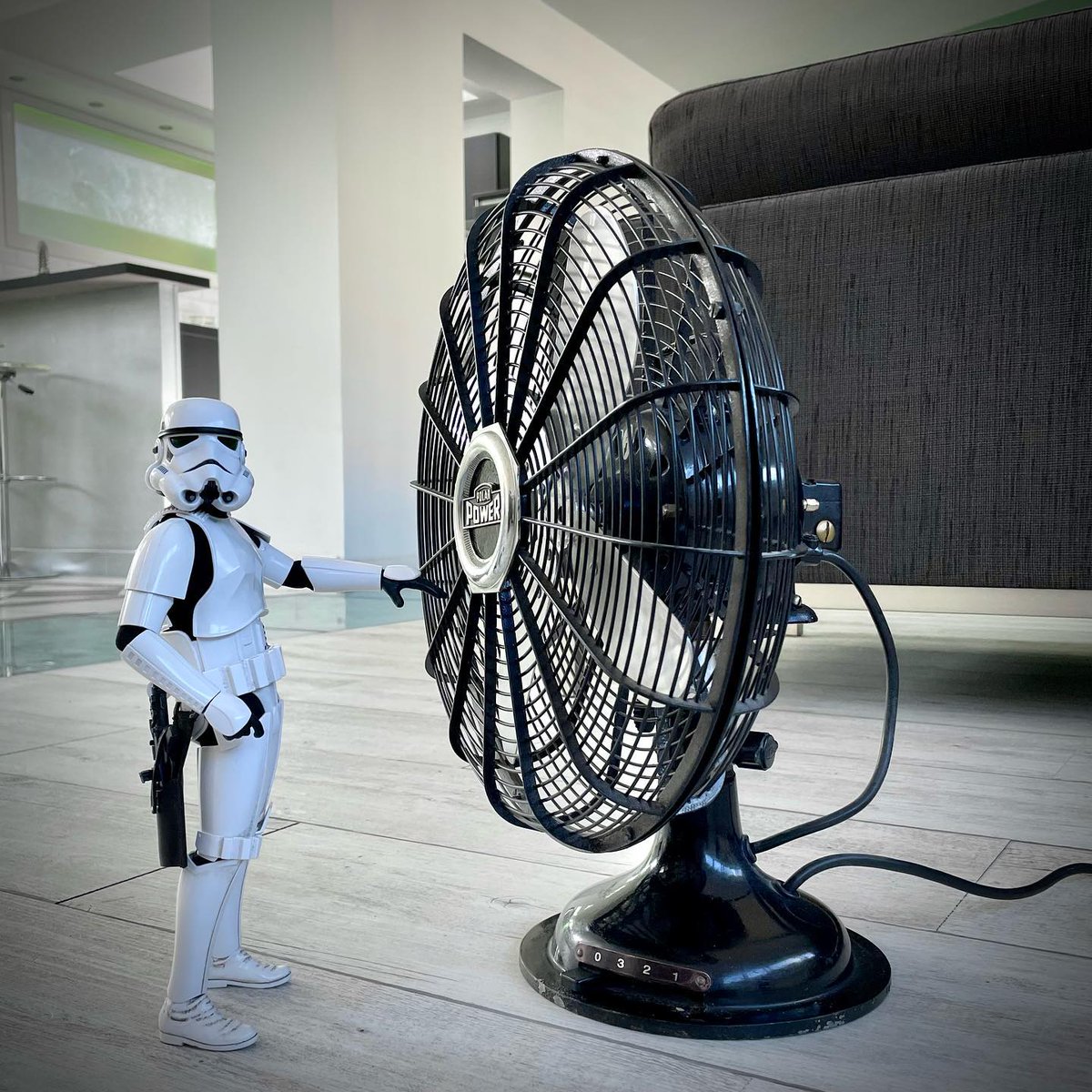 anthoatana's tweet photo. Non Stormy on ne met pas les doigts dedans ! #warmair #canicule☀️ #labretagneachaud #stormtrooper #starwars #disney #hottoyscollectibles #ventilo #blower #toy #toystory #toystagram #toyphotography #actionfigures https://t.co/3JQEoGEBnB