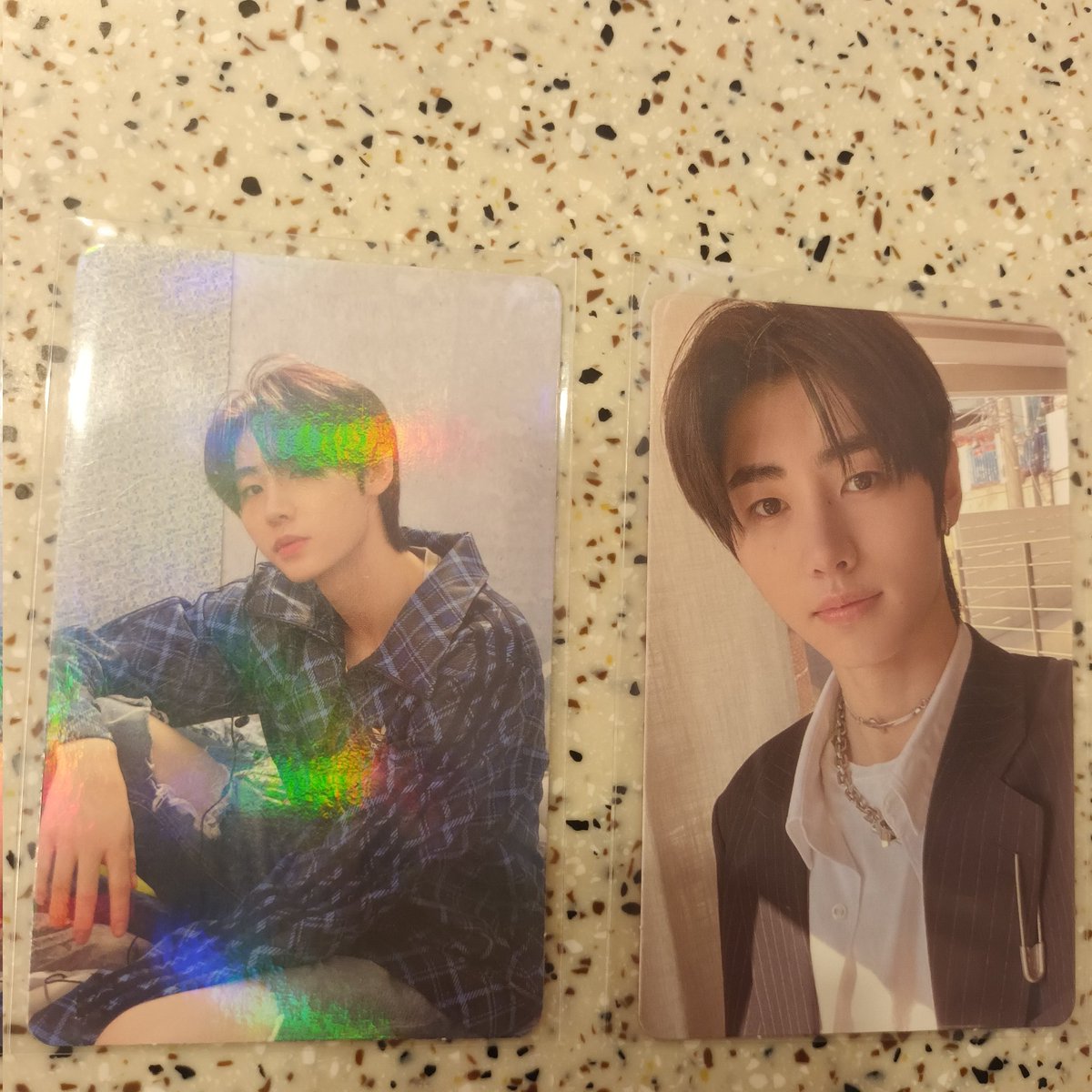 hoonxluvs's tweet photo. #mailsfromsun !

i finally got my  first ever sunghoon photocards !  seller @jingoogiecartue  is very approachable and she also helped me with some stuffs since it's my first time ordering here on twitter.  luckily,  sunghoon arrived safely!   THANK YOU    :DD https://t.co/jv7tRGzFuO