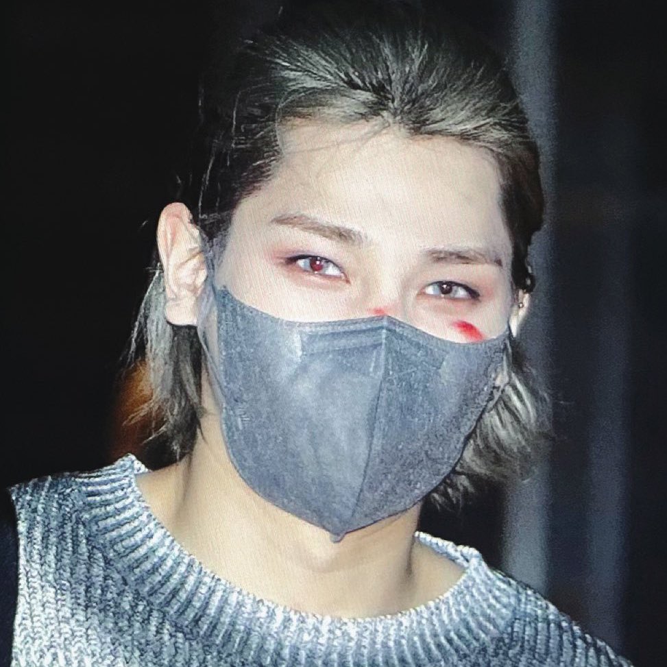 picsofhangyul's tweet image. his long hair was just everything