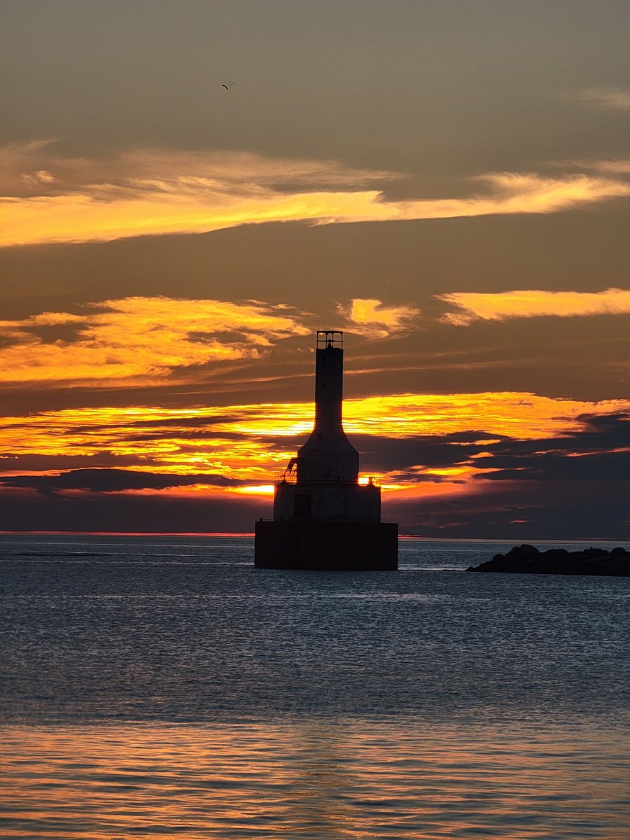 mathieum906's tweet photo. Hey @LakeSuperior, thanks for reminding me how amazing it was to grow up on your shores! Took this by the breakers at McLain State Park a couple of weeks back. https://t.co/IKmOG07JlI
