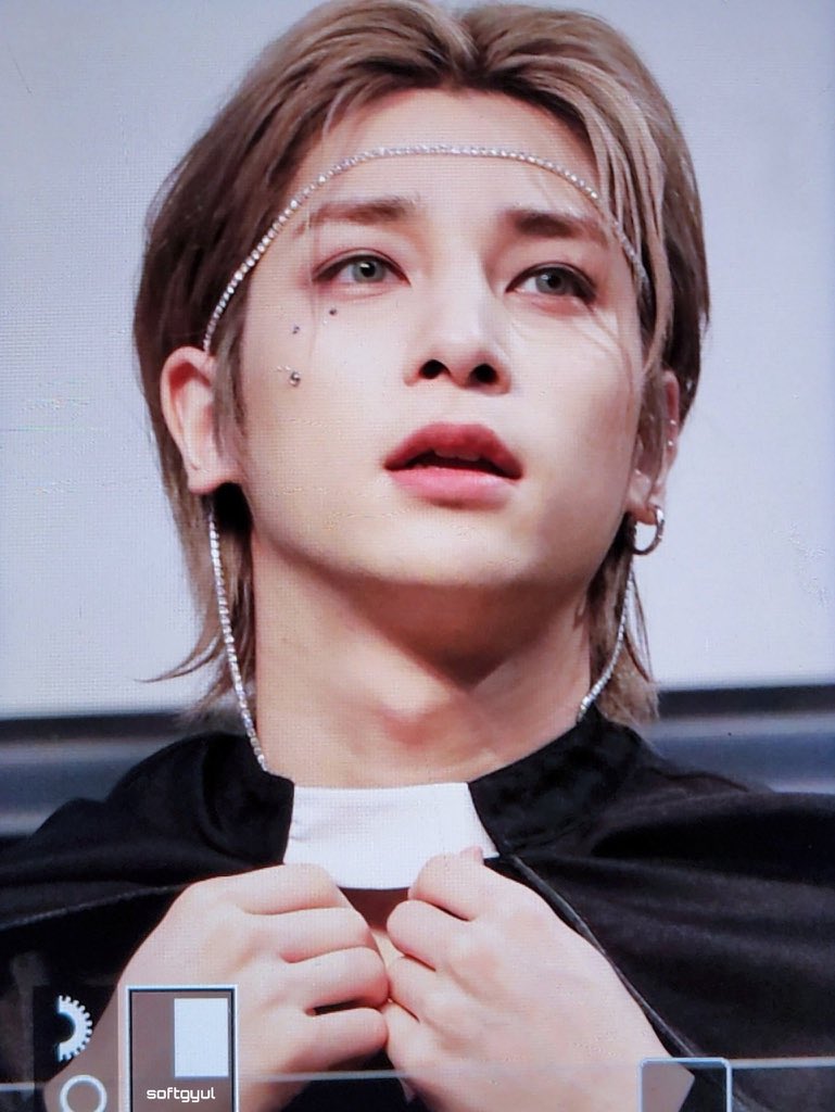 picsofhangyul's tweet image. god