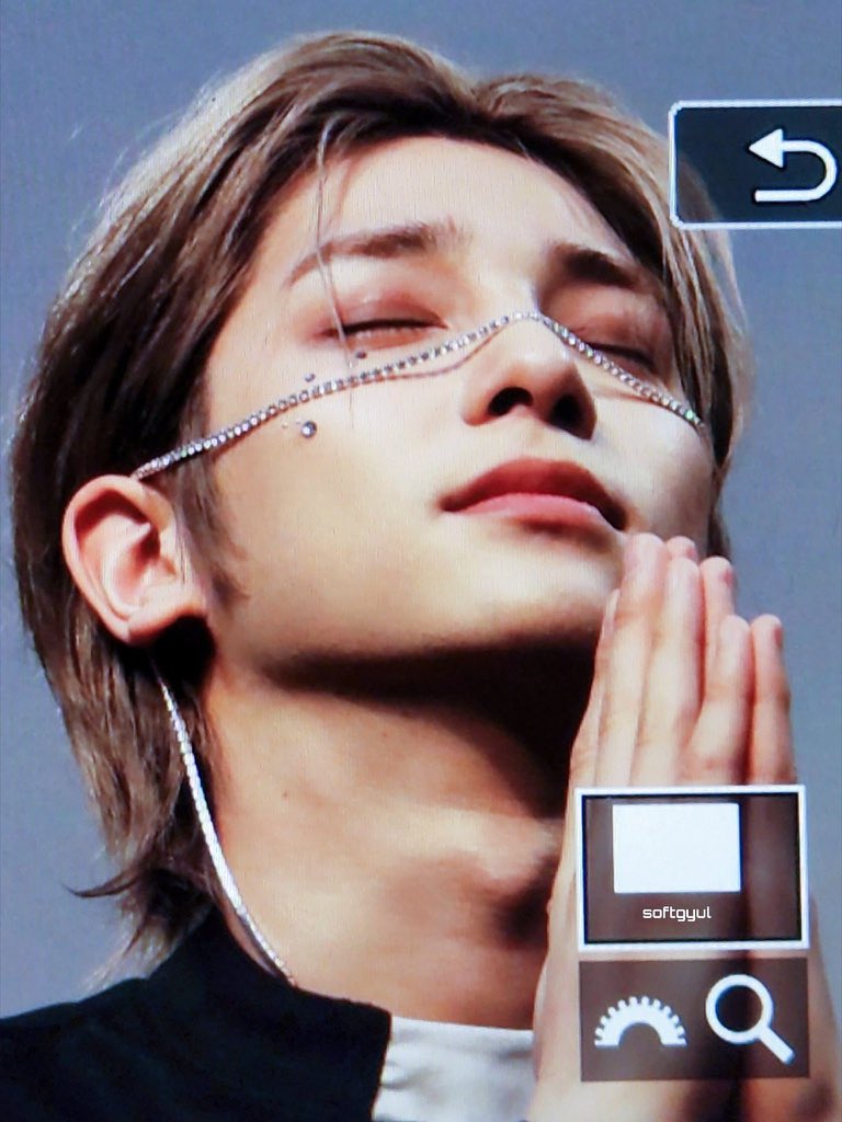 picsofhangyul's tweet image. god