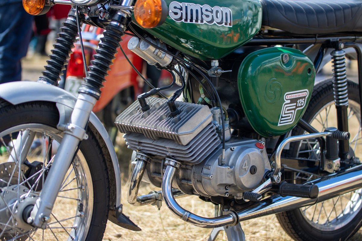 dzt24's tweet photo. es gibt so unscheinbare Sachen wo man echt 2x hinsehen muss 🧐
.
https://t.co/gf9YZTKluL
.
#dzt24 #simson #s51 #ddr #moped #2takt #ifa #ostblech #simsonpower #50ccm #suhl #simsontuning #simsons51 #simsonschwalbe #kr51 #oldtimer #werifafährtfährtnieverkehrt #zweizylinder https://t.co/ua2zxyOHdJ